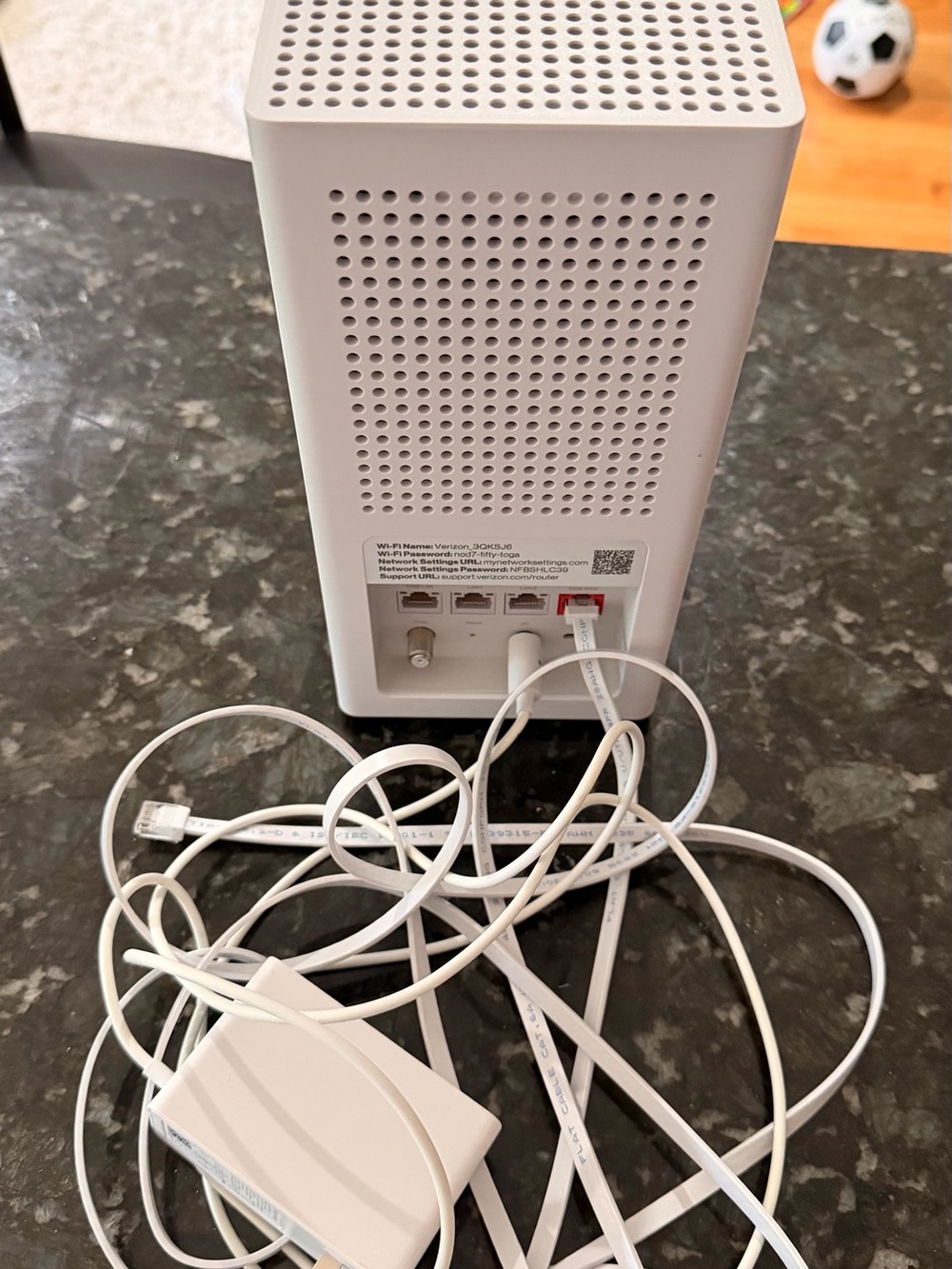 White Wi-Fi Router Verizon - Picture 2 of 2